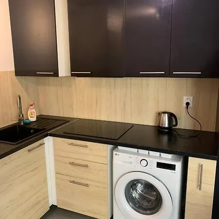 Your 6 With Parking Apartment *